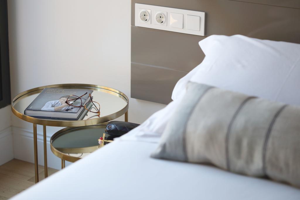 Apartaments Placa Del VI ชีโรนา ภายนอก รูปภาพ