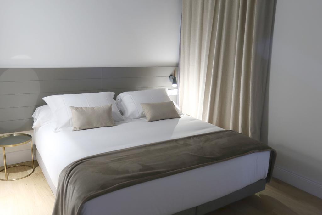 Apartaments Placa Del VI ชีโรนา ภายนอก รูปภาพ