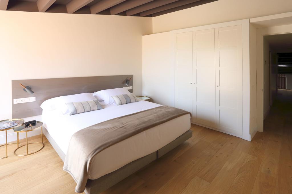 Apartaments Placa Del VI ชีโรนา ภายนอก รูปภาพ