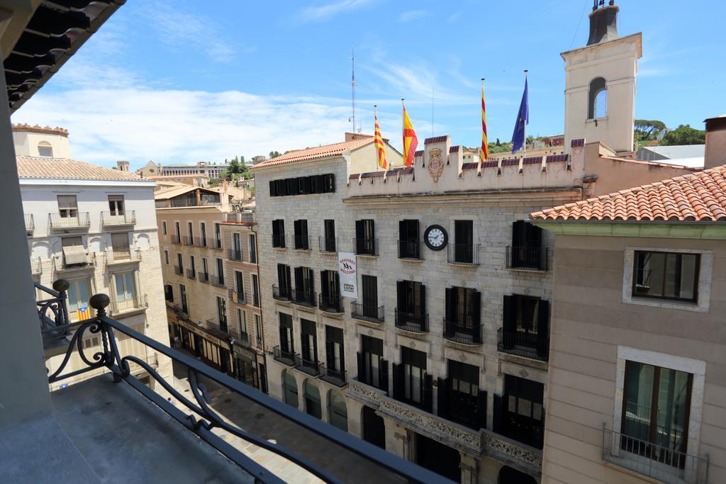 Apartaments Placa Del VI ชีโรนา ภายนอก รูปภาพ