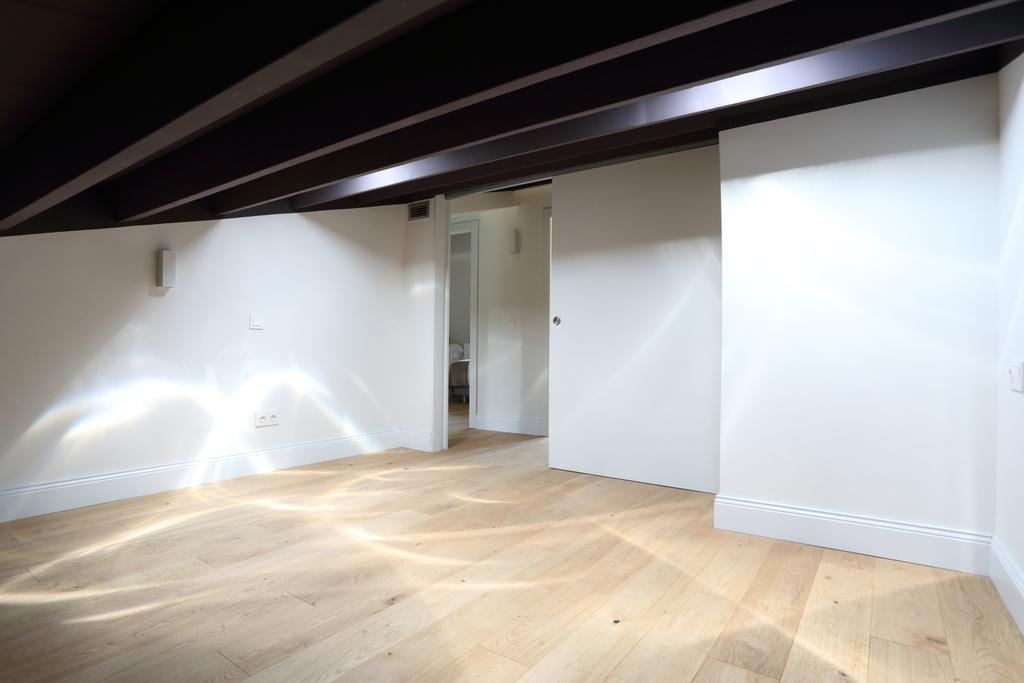 Apartaments Placa Del VI ชีโรนา ภายนอก รูปภาพ