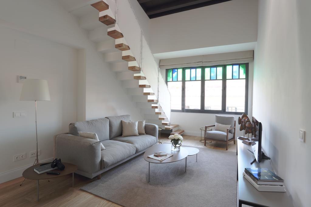 Apartaments Placa Del VI ชีโรนา ภายนอก รูปภาพ