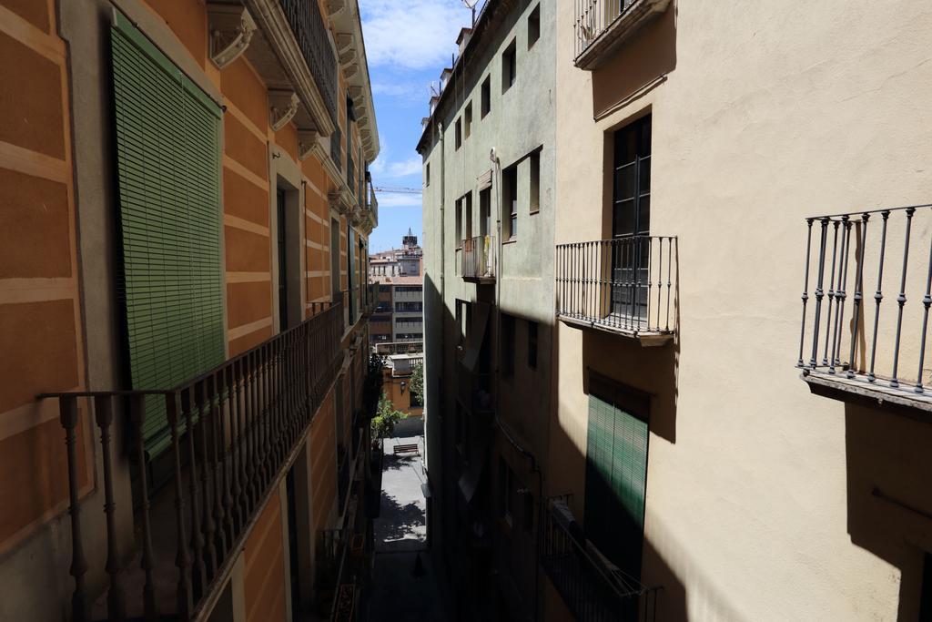 Apartaments Placa Del VI ชีโรนา ภายนอก รูปภาพ