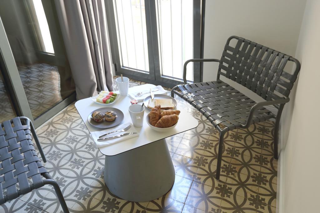 Apartaments Placa Del VI ชีโรนา ภายนอก รูปภาพ