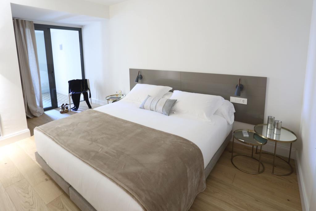 Apartaments Placa Del VI ชีโรนา ภายนอก รูปภาพ