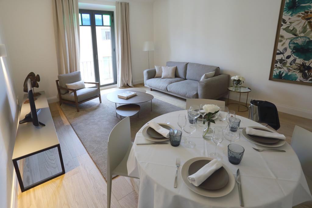 Apartaments Placa Del VI ชีโรนา ภายนอก รูปภาพ