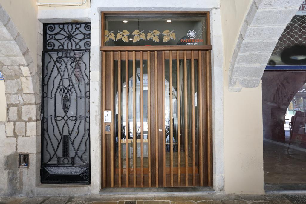 Apartaments Placa Del VI ชีโรนา ภายนอก รูปภาพ