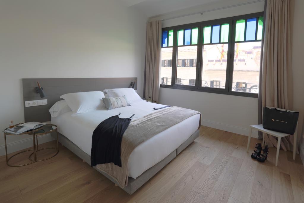 Apartaments Placa Del VI ชีโรนา ภายนอก รูปภาพ