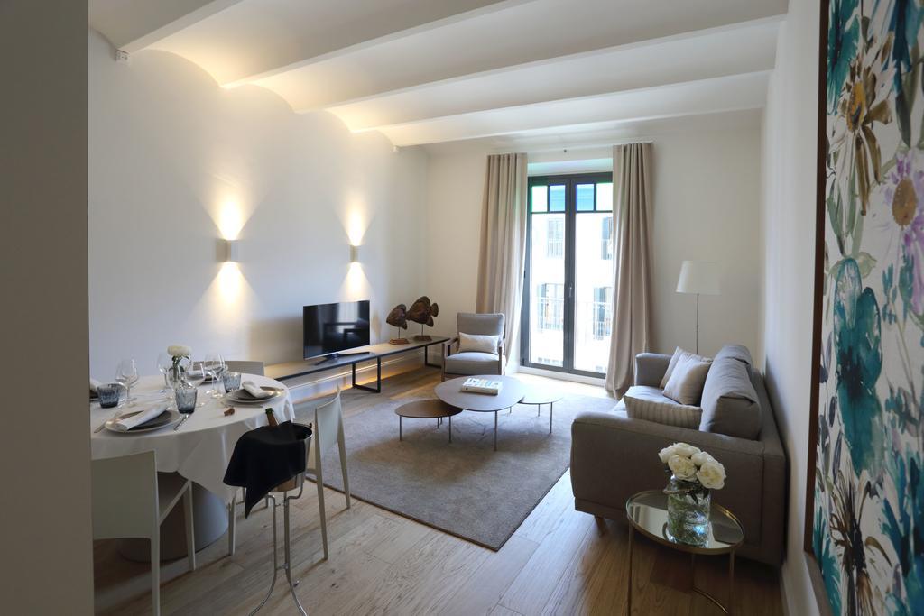 Apartaments Placa Del VI ชีโรนา ภายนอก รูปภาพ