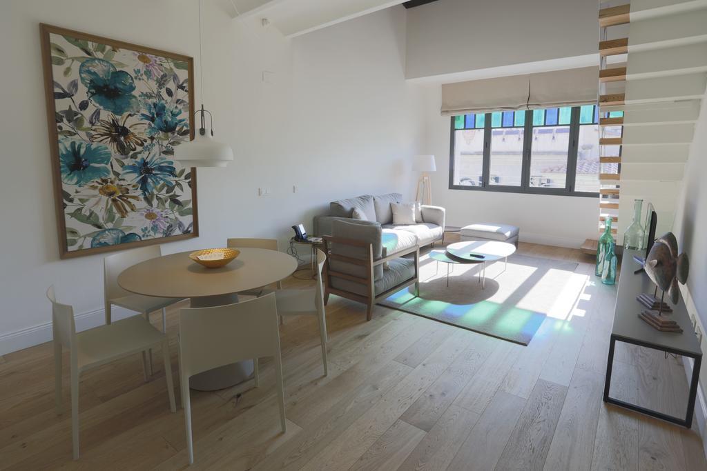Apartaments Placa Del VI ชีโรนา ภายนอก รูปภาพ