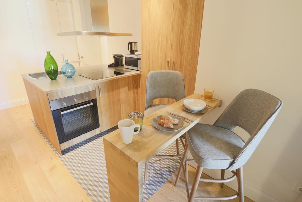 Apartaments Placa Del VI ชีโรนา ภายนอก รูปภาพ