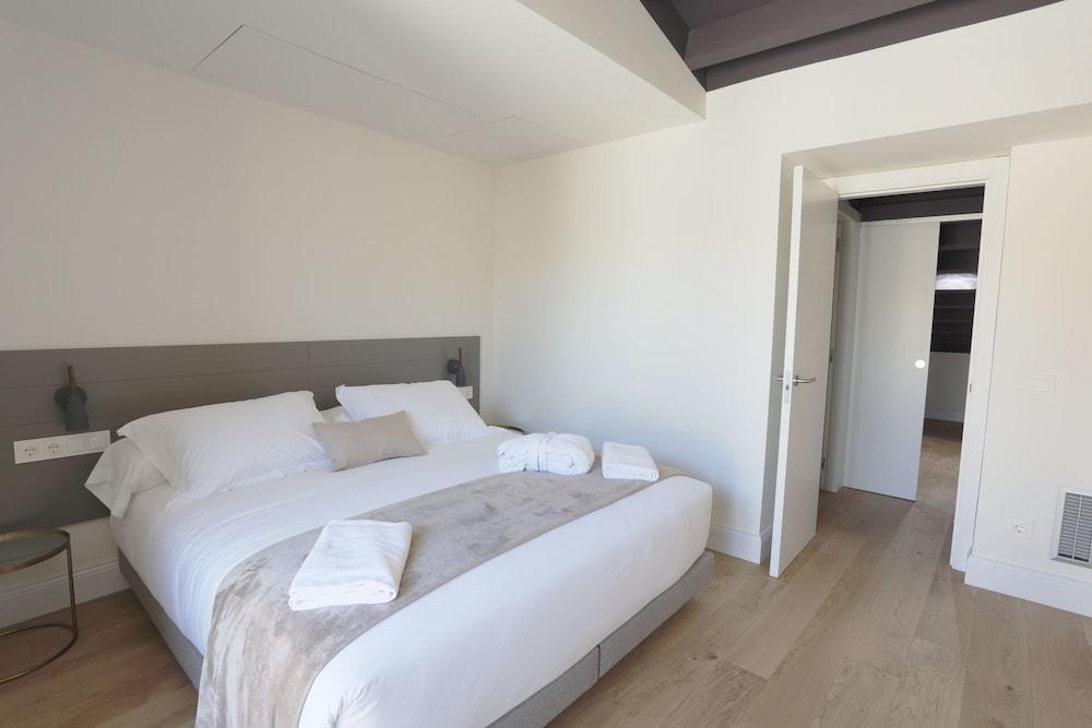Apartaments Placa Del VI ชีโรนา ภายนอก รูปภาพ